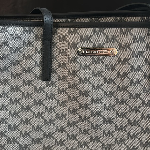 NWOT Michael Kors Large Grey Tote - Picture 7 of 8